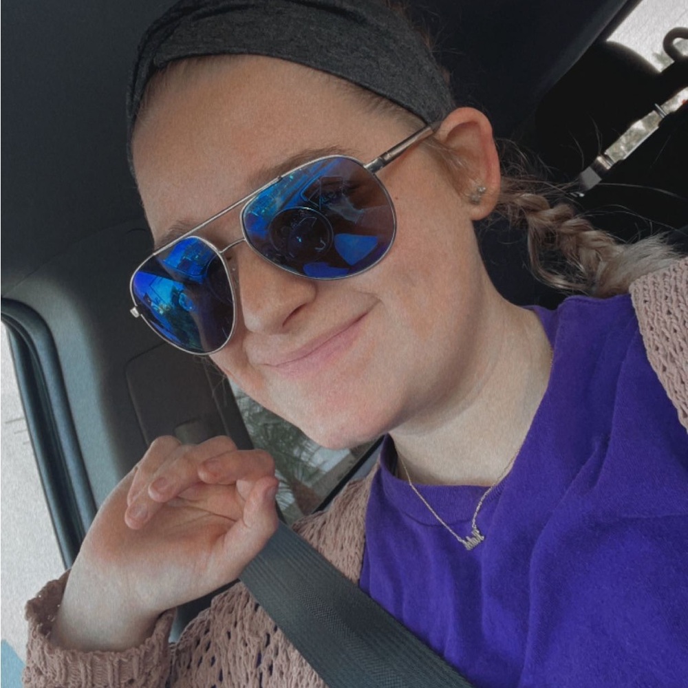 Meet your Posher, Danielle
